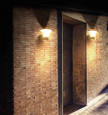 szolar-kulteri-fali-LED-lampa-mozgaserzekelo-solar-modern-napelem-kerti-15W-fekete