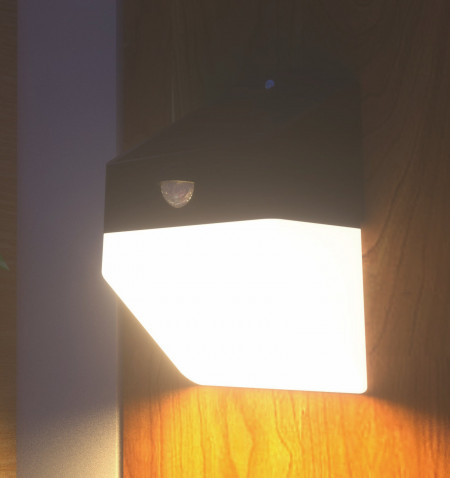 napelemes-solar-szolar-LED-fali-lampa-vizallo-mozgaserzekelo-2W-4000K-kulteri-fekete