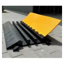 C-900-3 csatornás kábeltaposó, zsanéros tetővel, kábelhíd 25t 900x500x70mm 0548